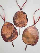 Load image into Gallery viewer, Large Cotinus decoration in copper

