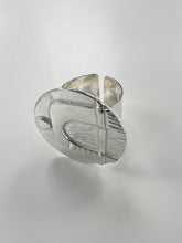 Load image into Gallery viewer, Crest ring sterling silver
