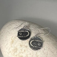 Load image into Gallery viewer, Curves earrings oxidised silver
