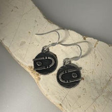 Load image into Gallery viewer, Curves earrings oxidised silver
