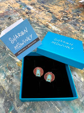 Load image into Gallery viewer, Curves stud earrings
