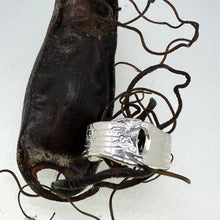 Load image into Gallery viewer, Mermaid's purse sterling silver ring seaweed
