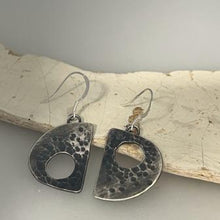 Load image into Gallery viewer, Strata drop earrings oxidised silver
