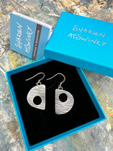 Load image into Gallery viewer, Strata drop earrings oxidised silver
