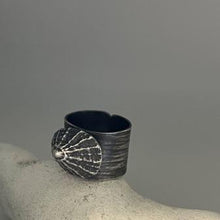 Load image into Gallery viewer, Oxidised Marazion adjustable full limpet shell ring
