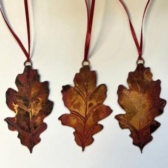 Large oak leaf decoration